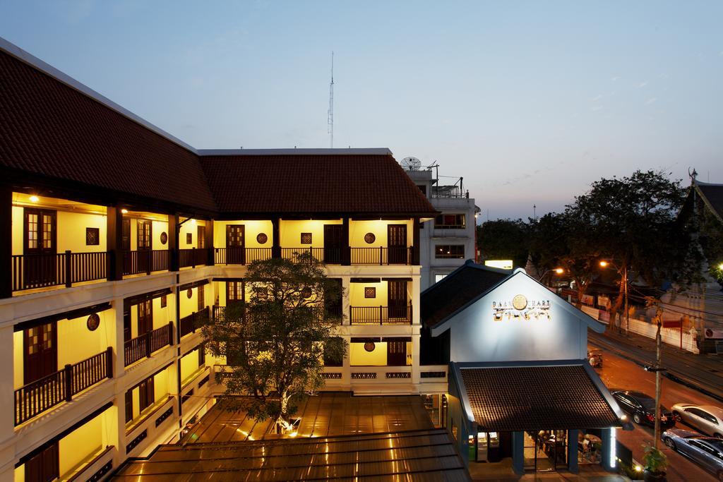 Hôtel Baan Chart à Bangkok Extérieur photo